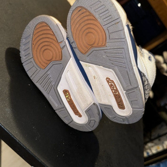 Jordan sneakers - Picture 3 of 3